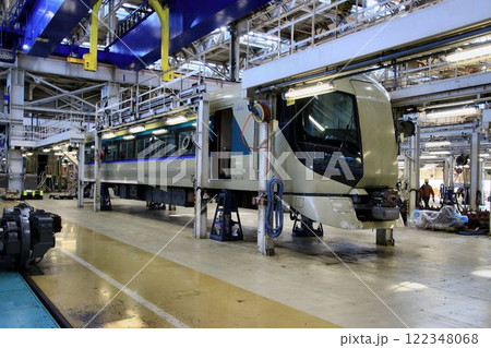 特急リバティが空を舞う… 鉄道車両整備工場の『天井クレーン』と『500系』 特急リバティが空を舞う… 鉄道車両整備工場の『天井クレーン』と『500系』 122348068