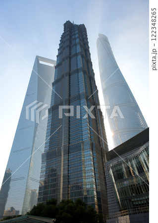 中国 上海市、浦東新区 陸家嘴の超高層ビル群 122348265
