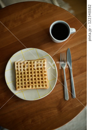 ホットコーヒーとおやつの手作りワッフル ホットコーヒーとおやつの手作りワッフル 122348882