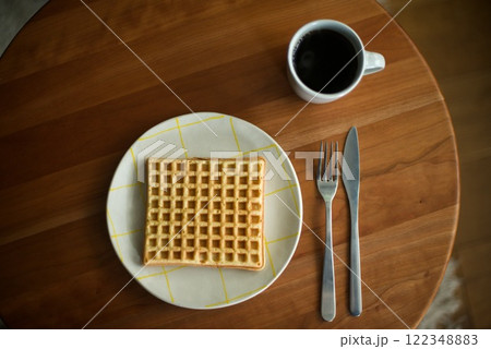 ホットコーヒーとおやつの手作りワッフル ホットコーヒーとおやつの手作りワッフル 122348883