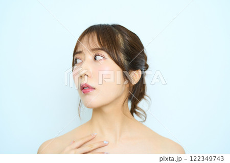 若い女性のファッションポートレート 122349743