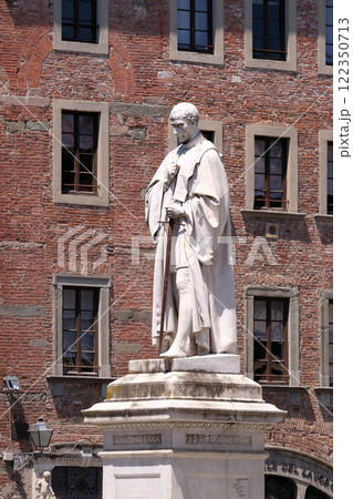 Giuseppe Garibaldi statue by Urbano Lucchesi in Lucca, Italy Giuseppe Garibaldi statue by Urbano Lucchesi in Lucca, Italy 122350713