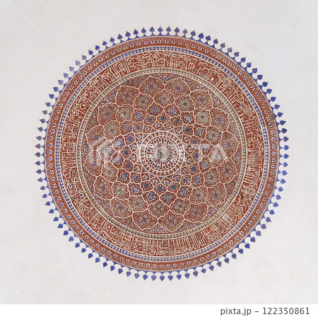 Detail of the ceiling in Isa Khan's Tomb. Humayun's Tomb complex, Delhi, India 122350861