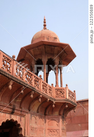 Gate to the Taj Mahal (Crown of Palaces), an ivory-white marble mausoleum in Agra, Uttar Pradesh, India Gate to the Taj Mahal (Crown of Palaces), an ivory-white marble mausoleum in Agra, Uttar Pradesh, India 122350889