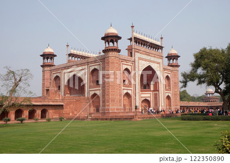 Gate to the Taj Mahal (Crown of Palaces), an ivory-white marble mausoleum in Agra, Uttar Pradesh, India Gate to the Taj Mahal (Crown of Palaces), an ivory-white marble mausoleum in Agra, Uttar Pradesh, India 122350890