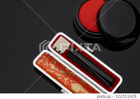 印鑑と朱肉 122351428