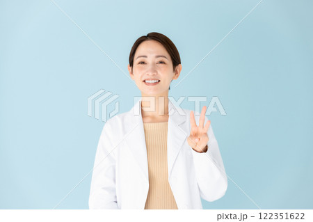 白衣の女性　3本 122351622