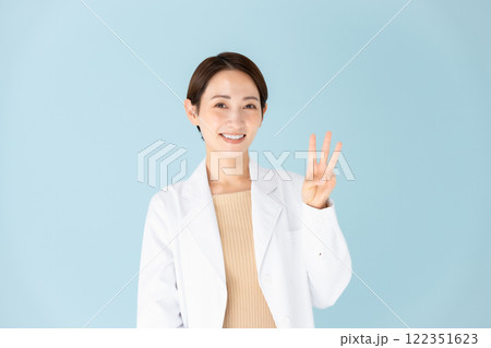 白衣の女性　3本 122351623