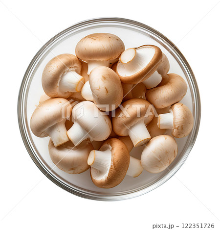 お皿に入った新鮮なマッシュルーム 122351726