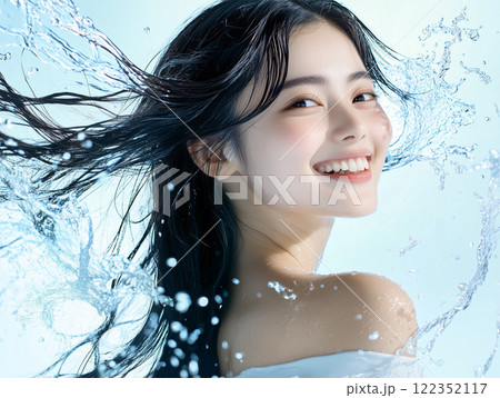 水しぶきと女性のイメージ 水しぶきと女性のイメージ 122352117