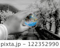 水晶玉に宿る桜 122352990