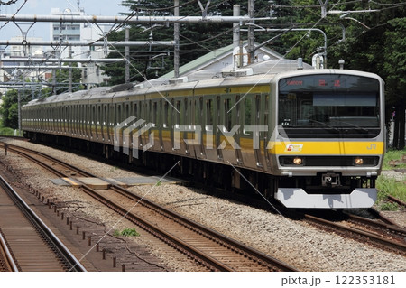 原宿を通過する総武線E231系 B16編成 122353181