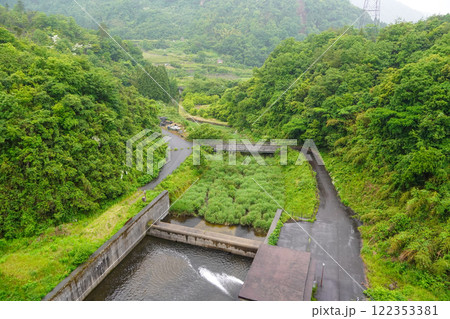 東郷ダムから下流方向を見て 東郷ダムから下流方向を見て 122353381