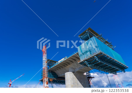 大阪府 淀川左岸河川敷 工事中の新名神高速淀川橋梁 張出架設工法 大阪府 淀川左岸河川敷 工事中の新名神高速淀川橋梁 張出架設工法 122353538