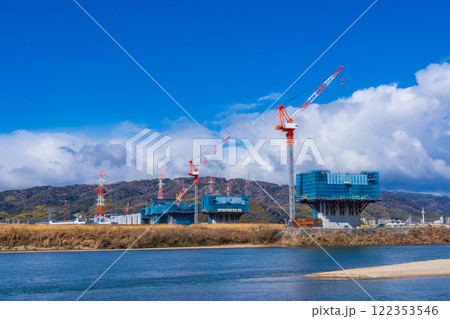 大阪府　淀川河川敷　新名神淀川橋梁工事 122353546