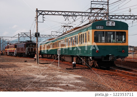 ノスタルジックな車両基地に入庫する三岐鉄道101系電車(旧西武401系)_2024/12/13撮影 122353711