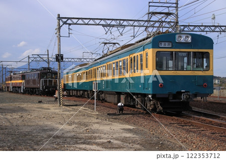 ノスタルジックな車両基地に入庫する三岐鉄道101系電車(旧西武401系)_2024/12/13撮影 122353712
