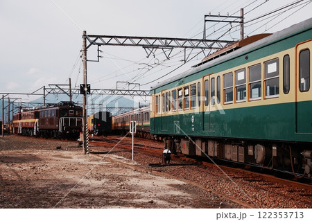 ノスタルジックな車両基地に入庫する三岐鉄道101系電車(旧西武401系)_2024/12/13撮影 122353713