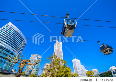 日本の横浜都市景観 伐採された街路樹や横浜エアキャビン、ランドマークタワーなどを望む=1月22日 日本の横浜都市景観 伐採された街路樹や横浜エアキャビン、ランドマークタワーなどを望む=1月22日 122353928