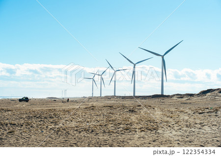 日川浜海水浴場の風車 122354334
