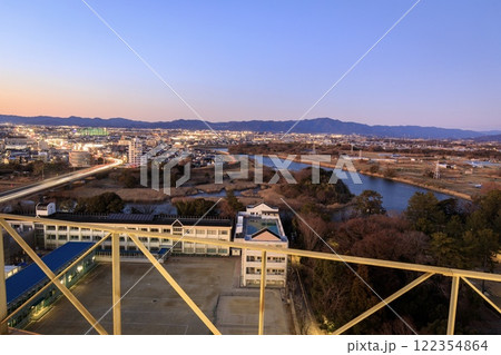 豊橋市、豊橋市役所からの夕景（吉田城方面） 122354864