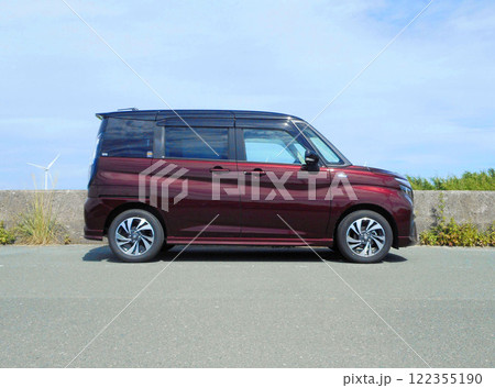 スライドドアが付いた小型乗用車 スライドドアが付いた小型乗用車 122355190