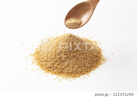 白背景に甜菜糖 122355209