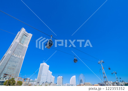 日本の横浜都市景観 横浜エアキャビンや横浜ランドマークタワー、大観覧車などを望む=令和7年1月22日 日本の横浜都市景観 横浜エアキャビンや横浜ランドマークタワー、大観覧車などを望む=令和7年1月22日 122355352
