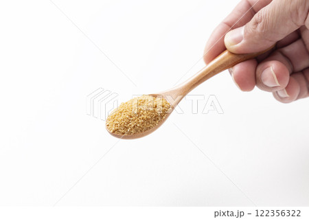 白背景に甜菜糖 122356322