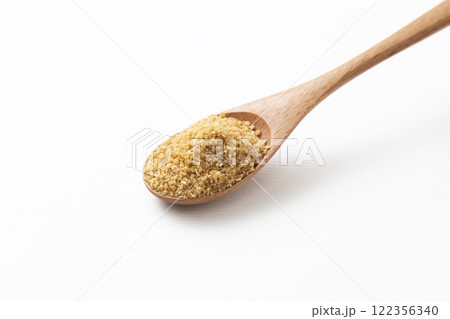 白背景に甜菜糖 白背景に甜菜糖 122356340