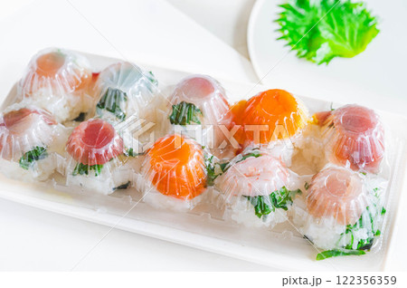 卵パックで作る手毬寿司 卵パックで作る手毬寿司 122356359