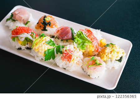 可愛い手まり寿司 122356365