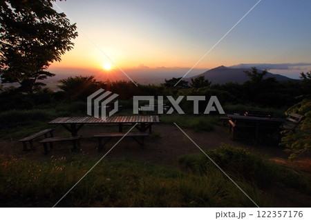 宝篋山の夕暮れ 122357176