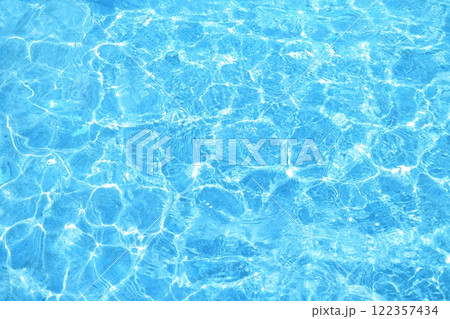 キラキラ光る水面　水色 122357434