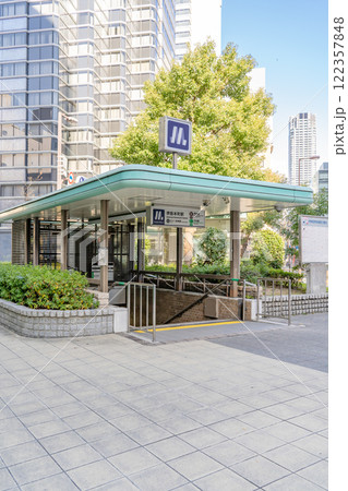 大阪市中央区船場中央一丁目 大阪メトロ(地下鉄)堺筋本町駅 15番入口 大阪市中央区船場中央一丁目 大阪メトロ(地下鉄)堺筋本町駅 15番入口 122357848