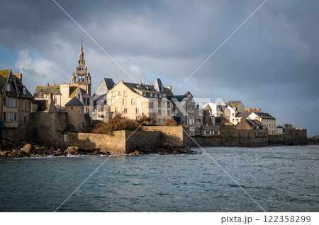 Roscoff town in Bretagne 122358299