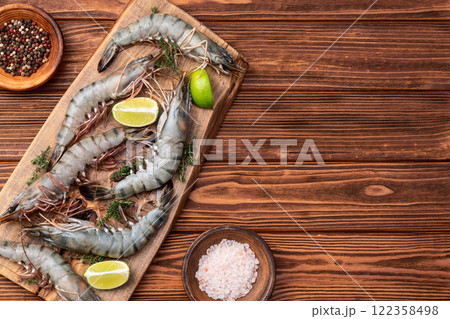 Raw big tiger ( king ) shrimps photography . Top view Raw big tiger ( king ) shrimps photography . Top view 122358498