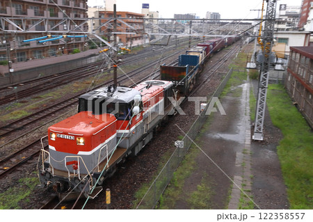山陽本線より水島臨海鉄道へ向かう貨物列車（DE10形牽引） 122358557