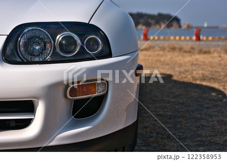 スープラの特徴的なヘッドライト 122358953