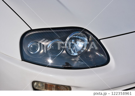 スープラの特徴的なヘッドライト 122358961
