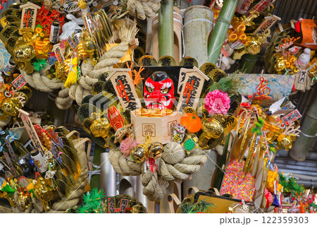 酉の市　熊手　商売繁盛　色鮮やか　家内安全　神社　和　年末　豪華　正月 122359303