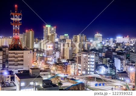 豊橋市、豊橋市役所展望ロビーから眺める夜景(豊橋駅方面) 豊橋市、豊橋市役所展望ロビーから眺める夜景(豊橋駅方面) 122359322