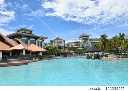 高級ホテルのプール 122359675