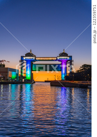 【静岡県】新装なった沼津市大型展望水門びゅーお ライトアップLED化 【静岡県】新装なった沼津市大型展望水門びゅーお ライトアップLED化 122359751