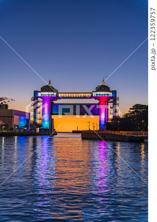 【静岡県】新装なった沼津市大型展望水門びゅーお　ライトアップLED化 122359757