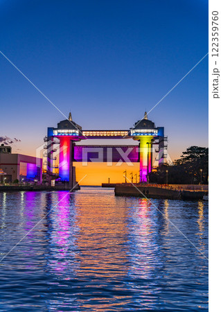 【静岡県】新装なった沼津市大型展望水門びゅーお　ライトアップLED化 122359760