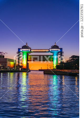 【静岡県】新装なった沼津市大型展望水門びゅーお　ライトアップLED化 122359761