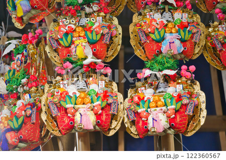 酉の市　熊手　商売繁盛　色鮮やか　家内安全　神社　和　年末　豪華　正月 122360567