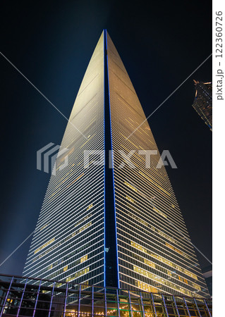 中国 上海市、夜の上海ヒルズ(上海環球金融中心) 中国 上海市、夜の上海ヒルズ(上海環球金融中心) 122360726