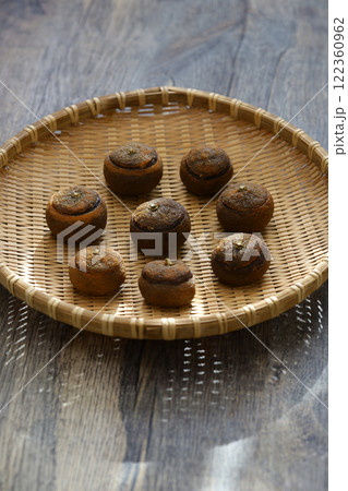 自家製・味噌ゆべし　手作り工程　天日干し中 122360962